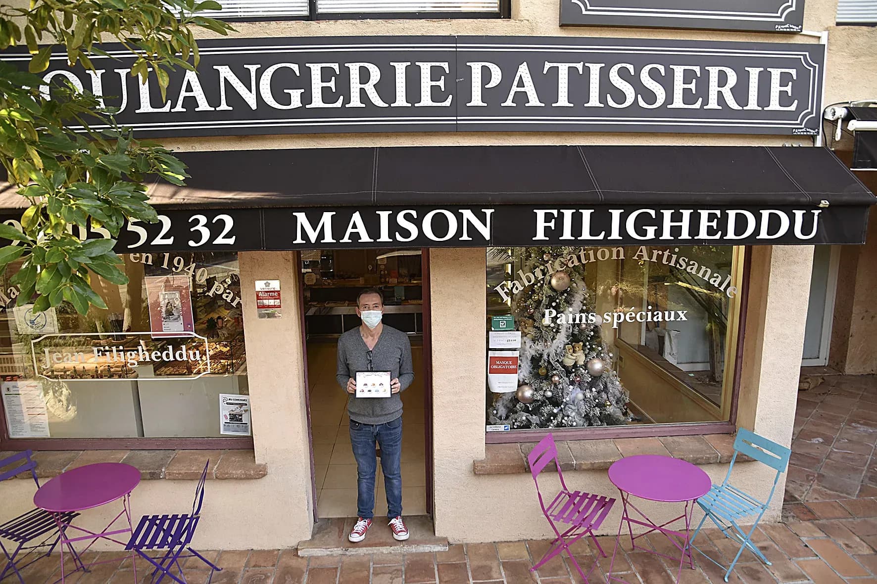 À l'Épiphanie, la boulangerie Lesourd met les pompiers à l'honneur