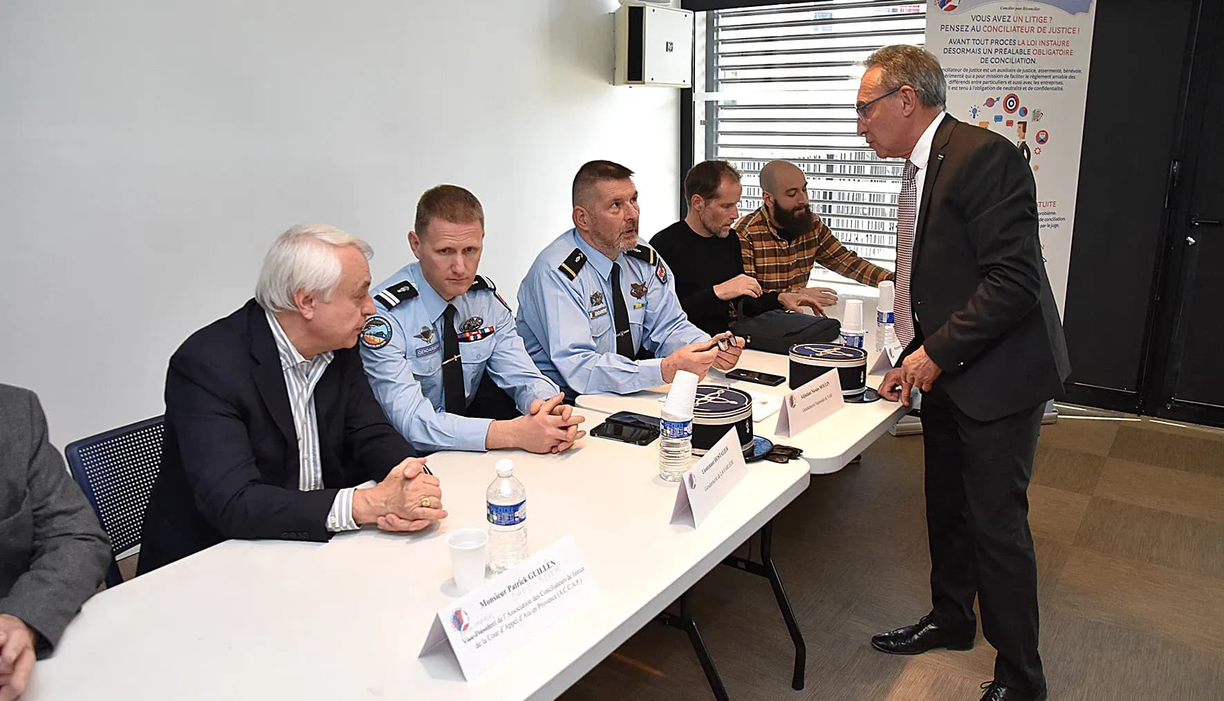 Les conciliateurs font appel aux candidats