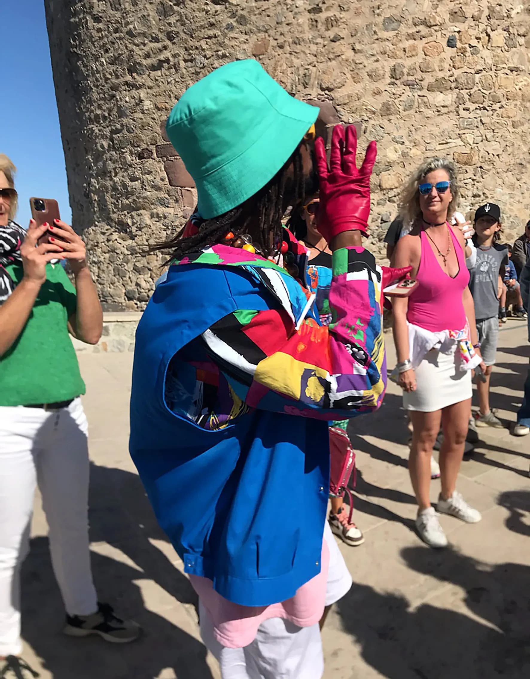 La Gazette du Var était à Saint-Tropez et a rencontré deux fans de Fémi.