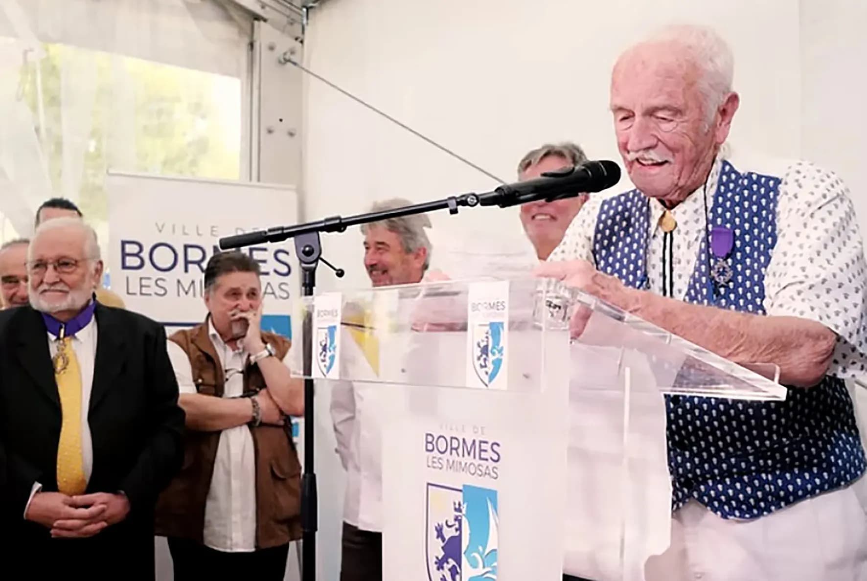 Gui Gedda reçoit les Palmes Académiques