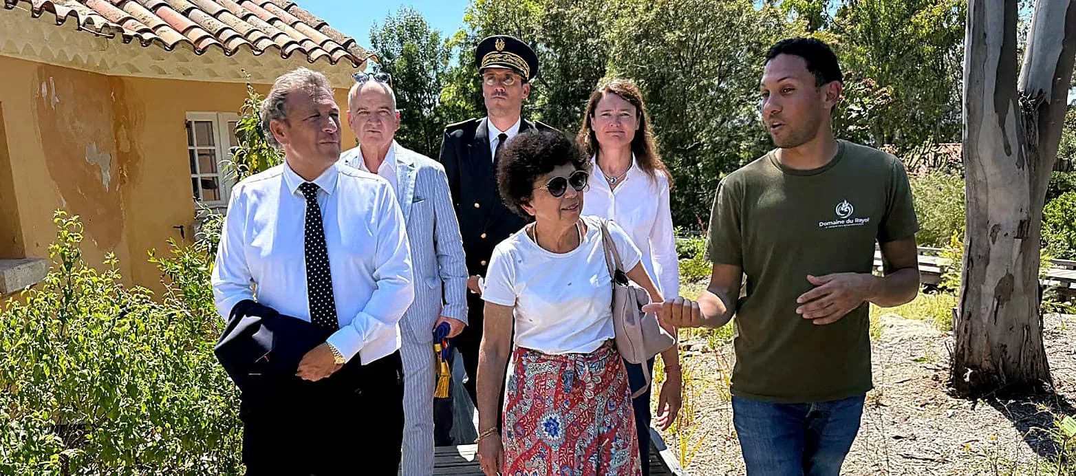 Monique Barbut face à la fourmi électrique
