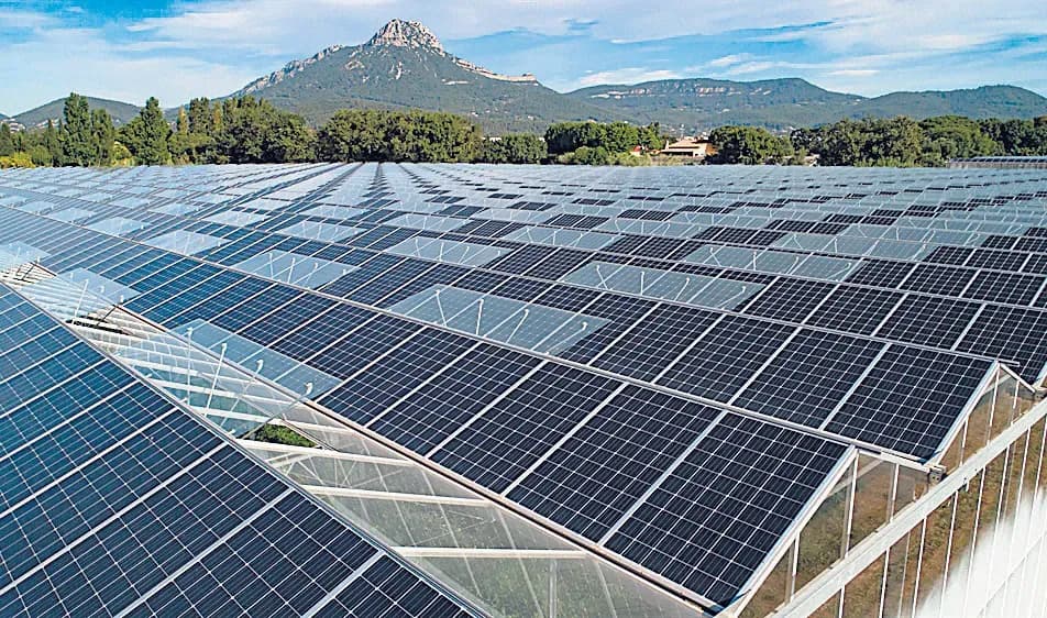 1,8 MW de serres photovoltaïques installées par REDEN SOLAR