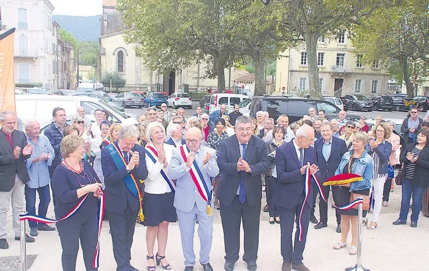 Gonfaron inaugure sa place de la Victoire !