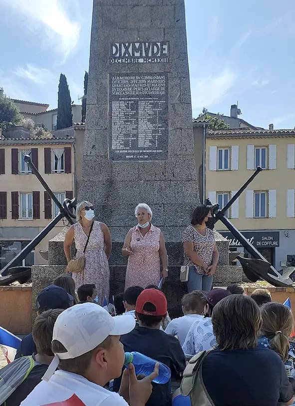 Les élèves de CM2 découvrent le patrimoine mémoriel