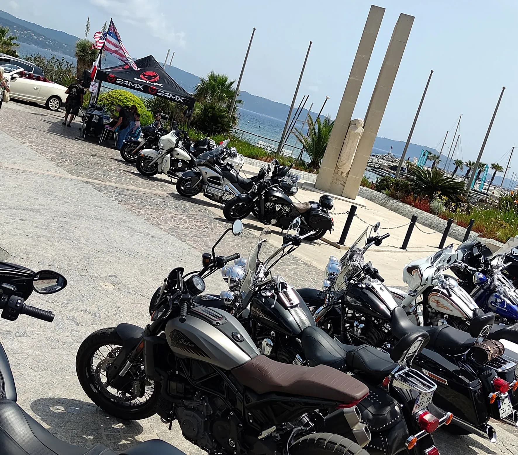 Un événement pour les passionnés de voitures et motos atypiques
