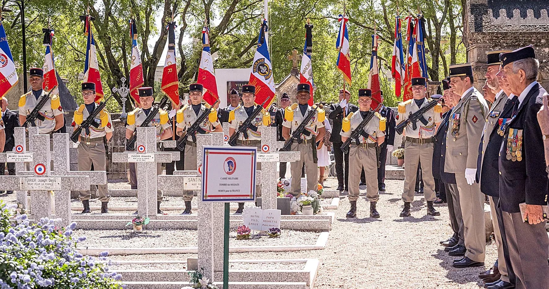 Le carré militaire du cimetière accueille deux soldats morts pour la France