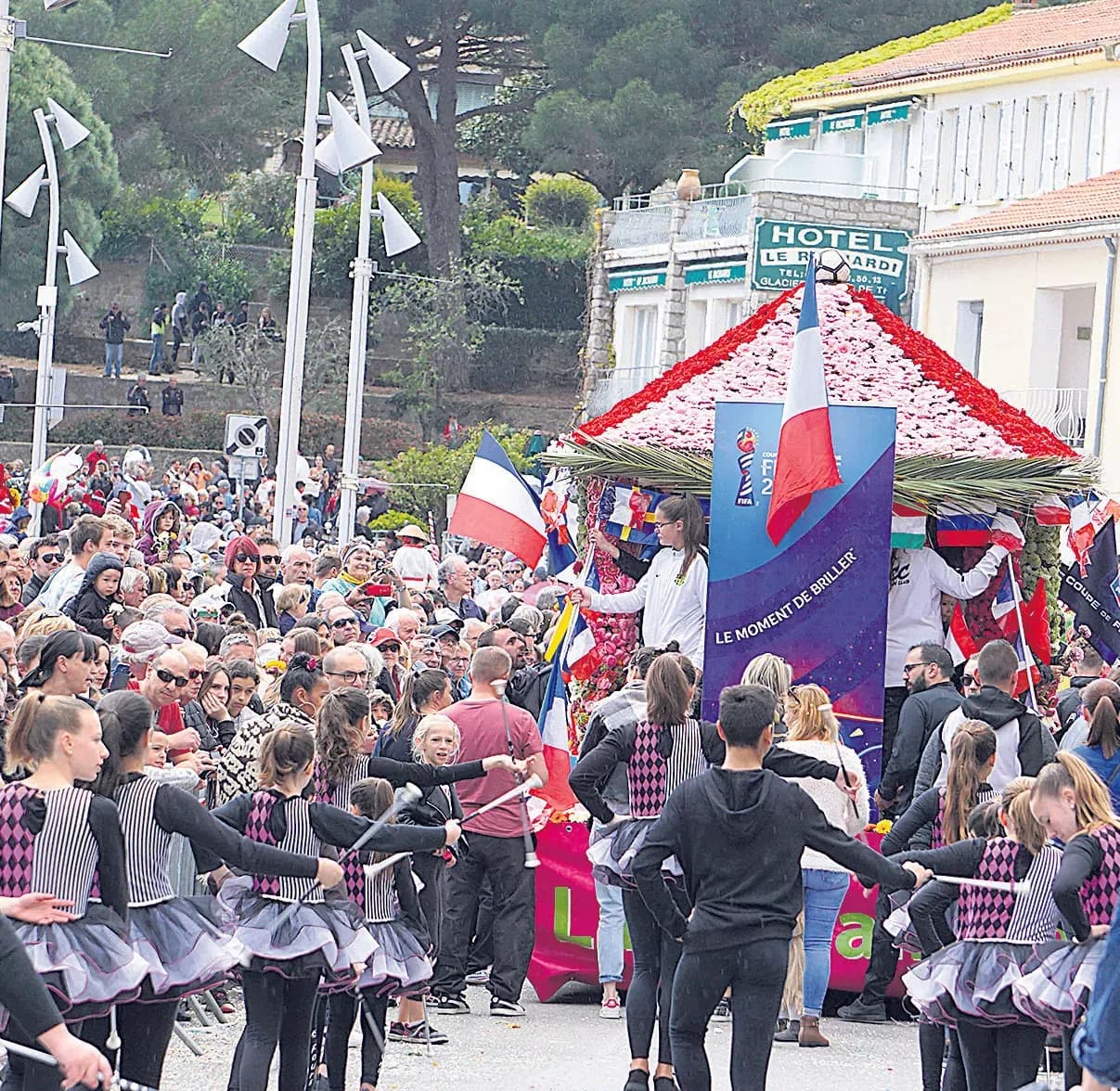 Le traditionnel corso fleuri lance la saison estivale !