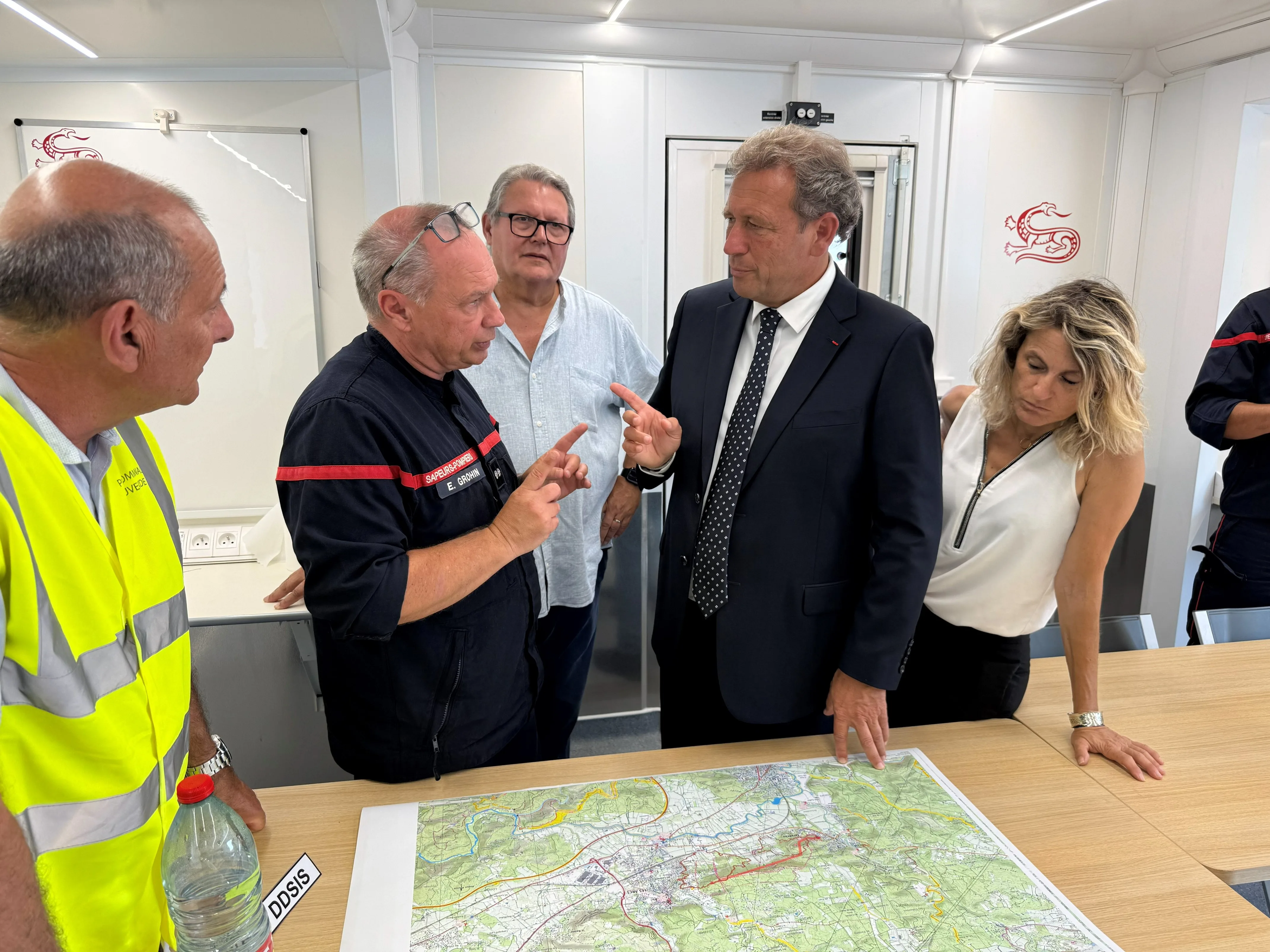 François de Canson survole les feux de forêt de Taradeau et des Arcs-sur-Argens