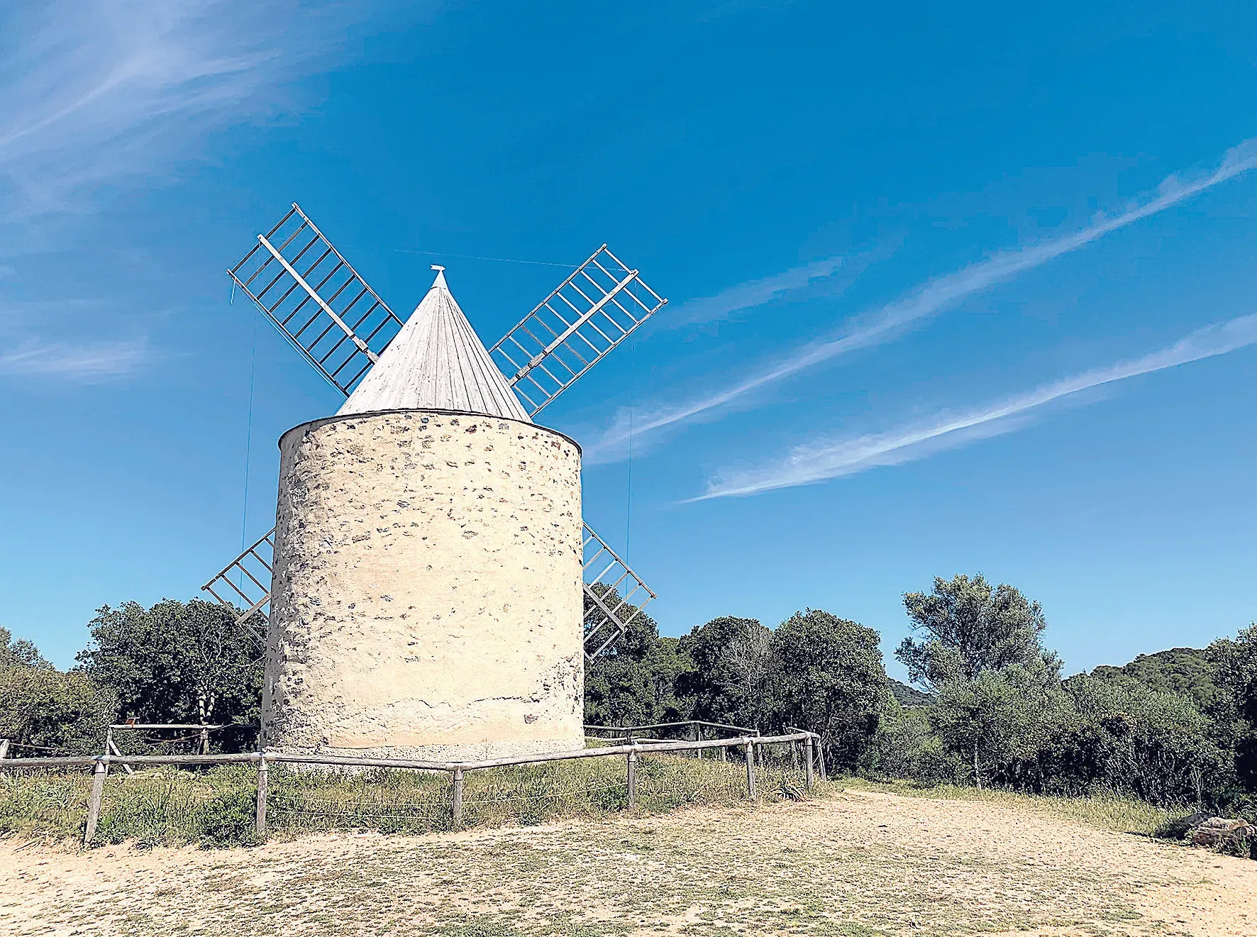 Vivre confinés sur l’île de Porquerolles, enfer ou paradis ?