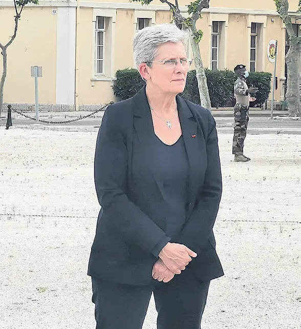 Geneviève Darrieussecq auprès des militaires engagés dans la lutte contre le Covid-19
