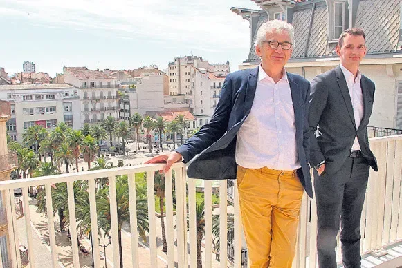 Un hôtel ȬȬȬȬ place de la Liberté
