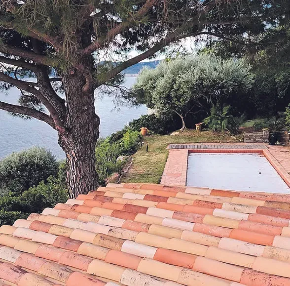Florent Miralles (Azur Toiture) : « Malgré le virus, les chantiers continuent » !