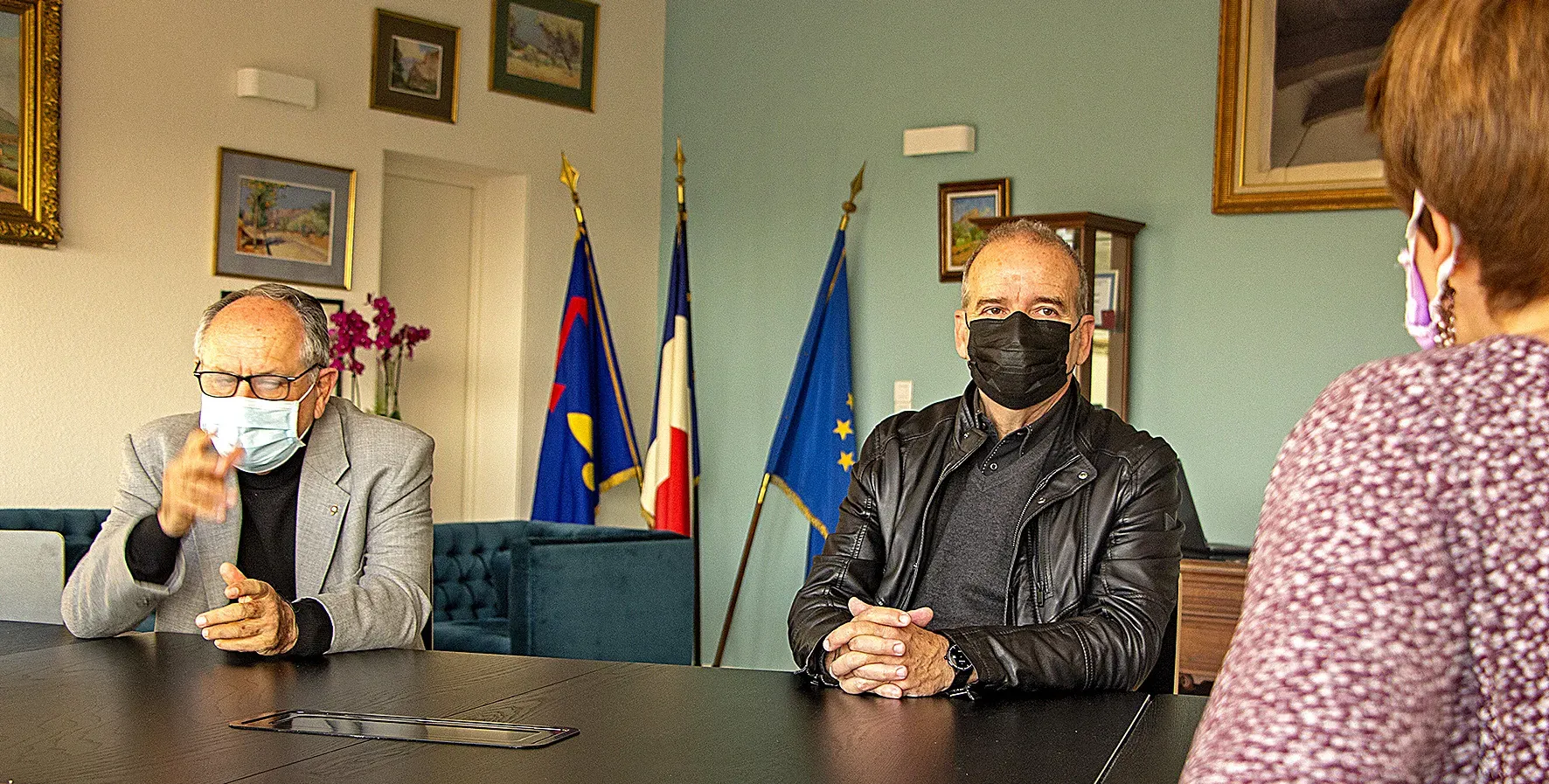Thierry ALBERTINI répond aux questions de La Gazette du Var, en présence de Jean-Marc LUCIANI, adjoint à la sécurité publique, et de David TELLEZ, responsable de la police municipale.