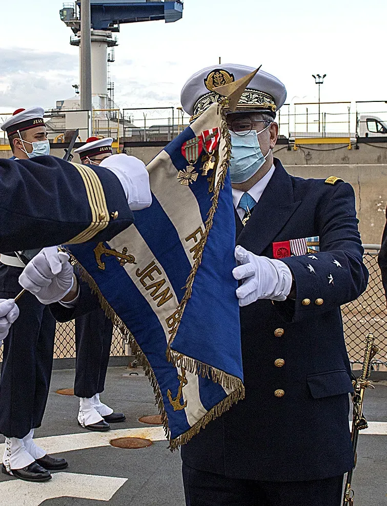 Dernière rentrée des couleurs de la frégate antiaérienne Jean Bart