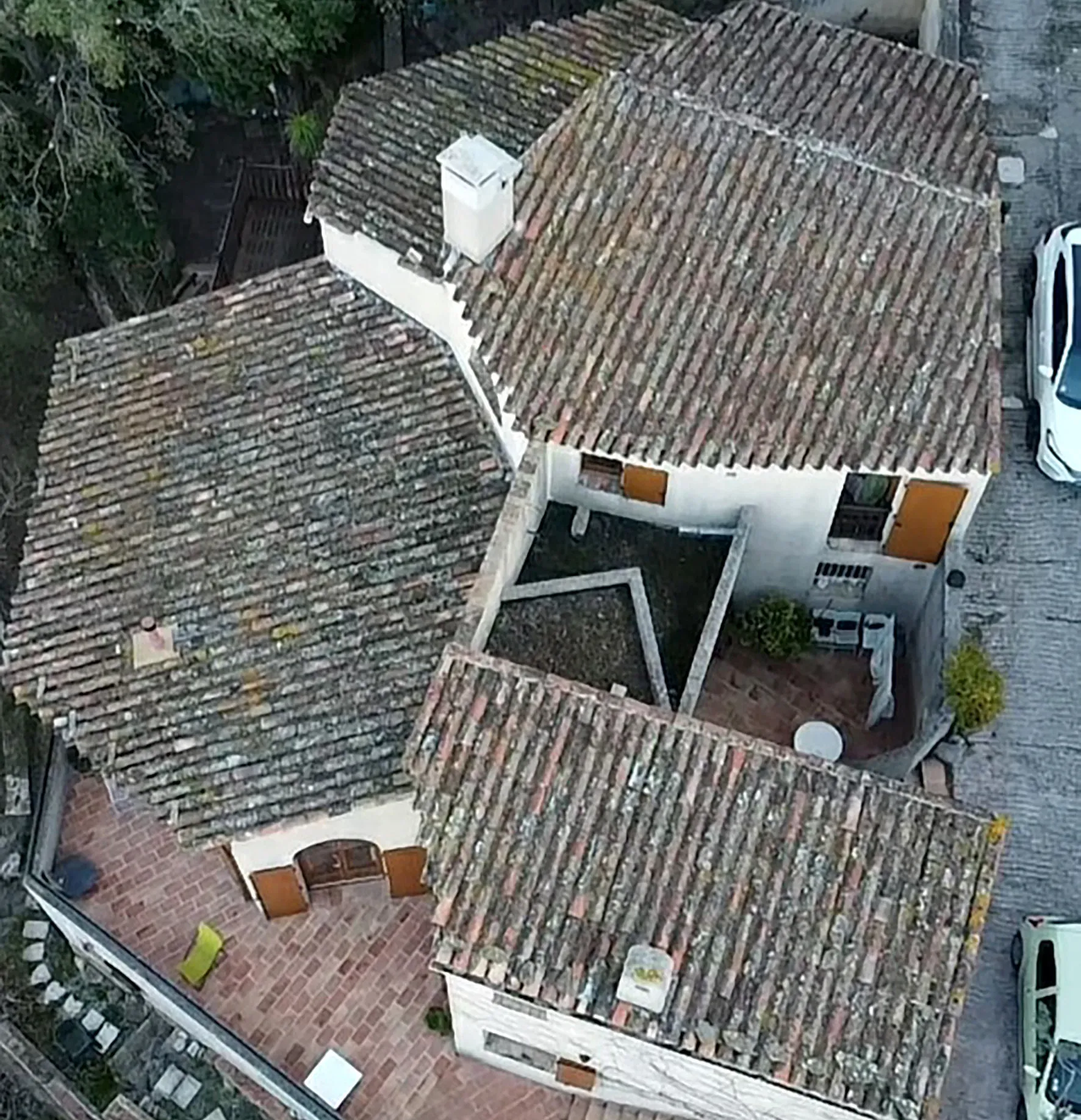 Azur Toiture, le spécialiste de la rénovation de toitures et de façades