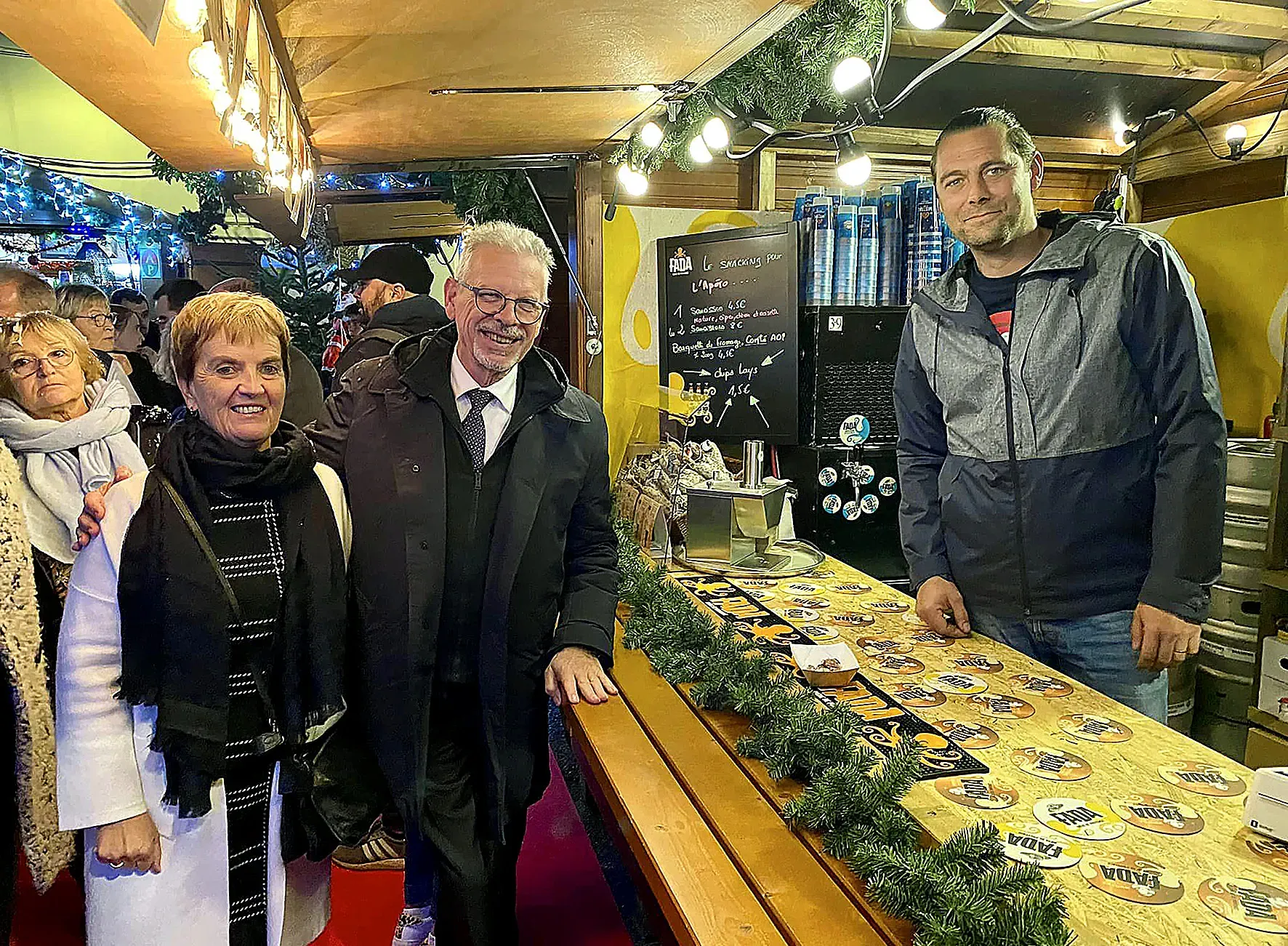 Laissez-vous envoûter par les décors féeriques du plus beau Village de Noël !