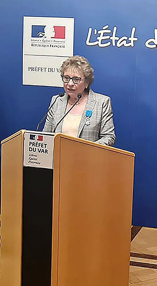 Lucienne Roques fait Chevalier de l’Ordre National du Mérite