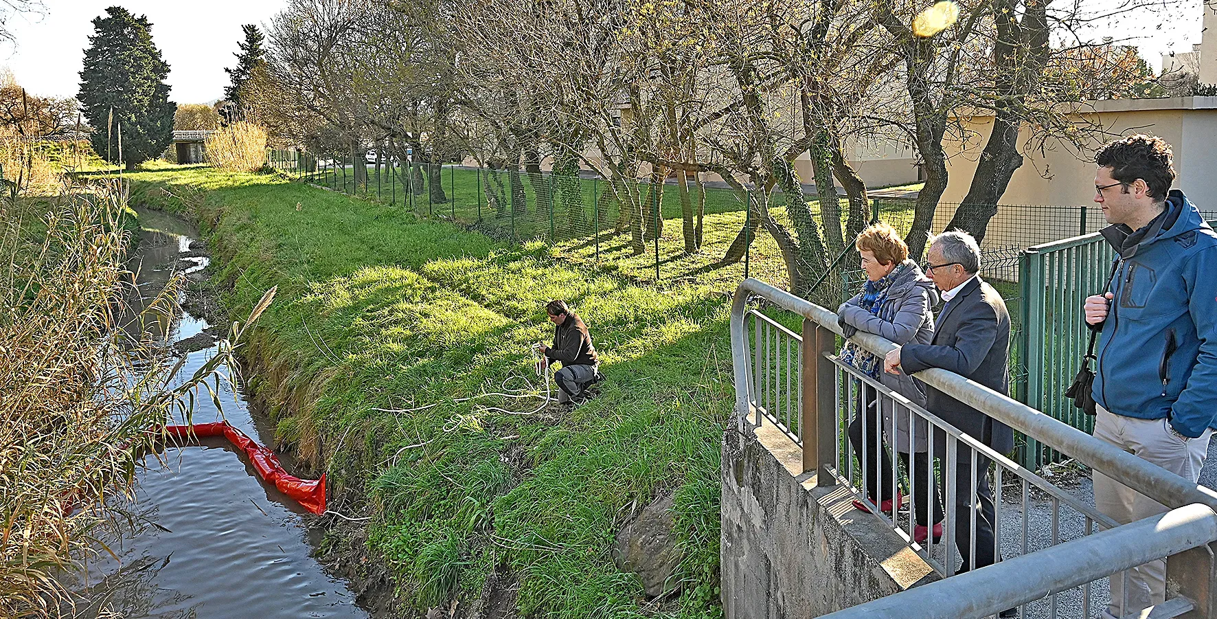 Des barrages anti-pollution pour la rivière des Amoureux