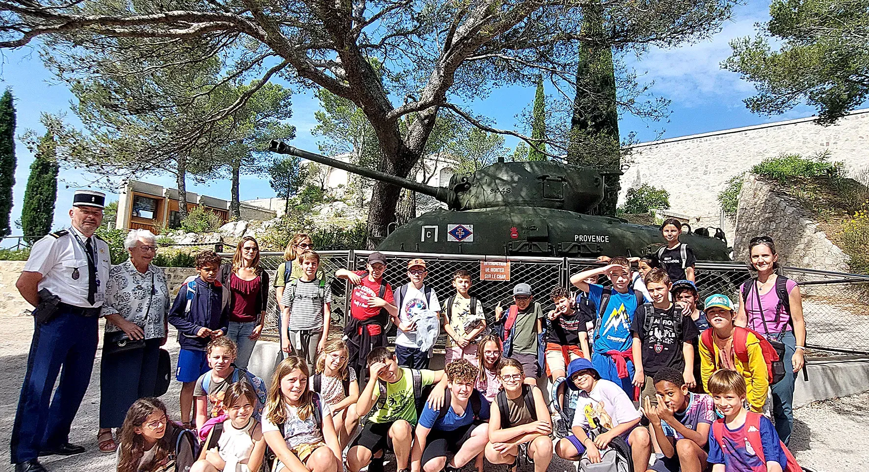 Des élèves de CM2 découvrent le mémorial du Faron