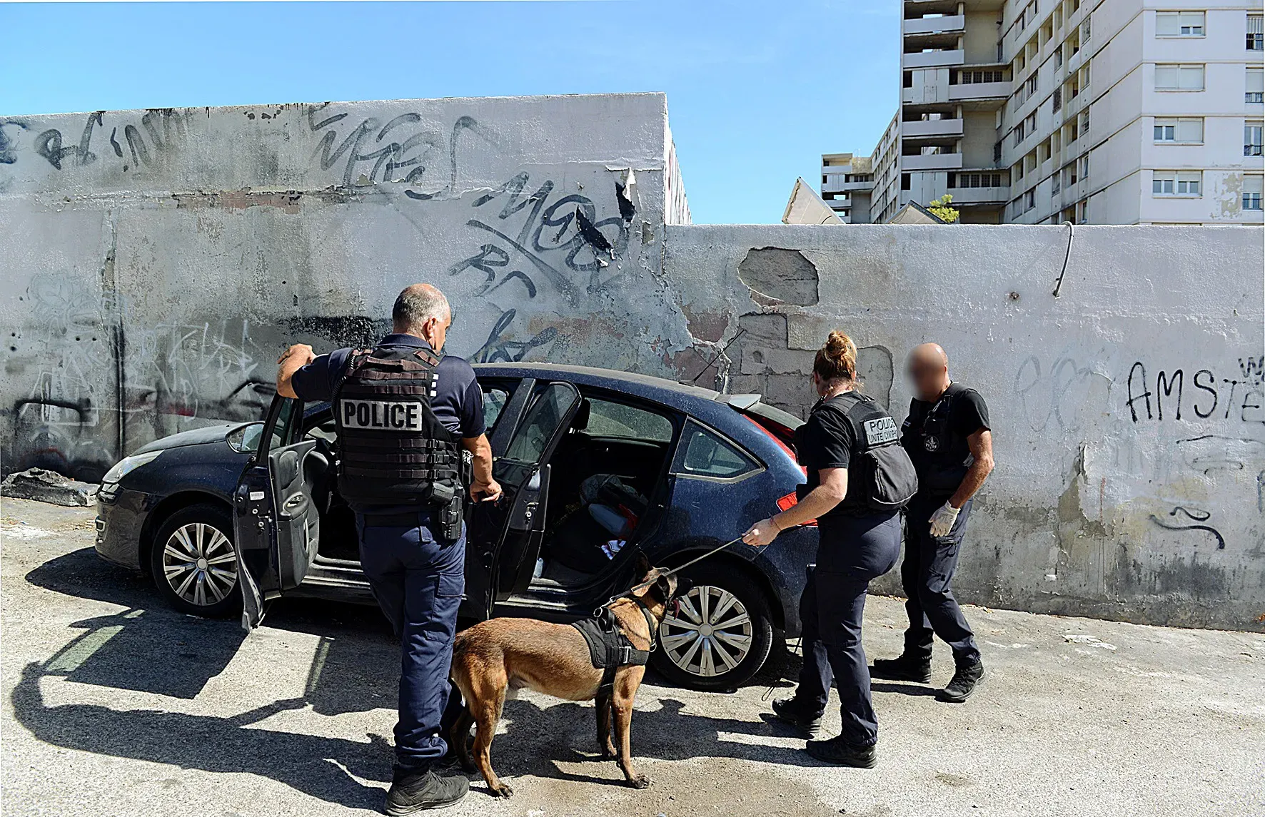 9 commerces ciblés et 3 étrangers interpellés à Pontcarral