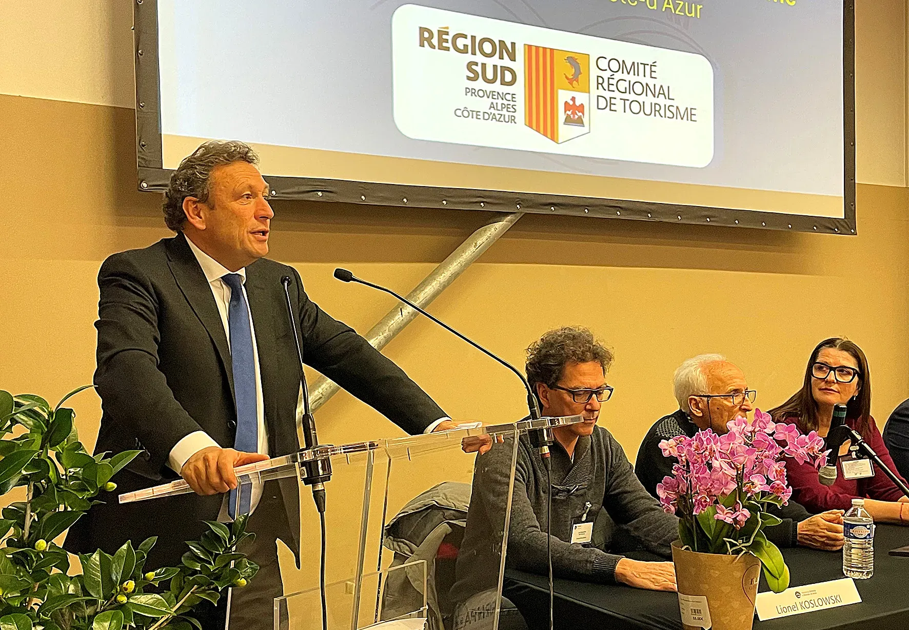 François de Canson : « En 2024, les événements internationaux vont se multiplier » !