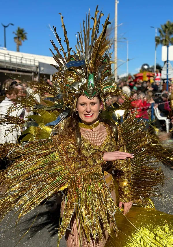 Des milliers de spectateurs séduits par le Corso du Mimosa !