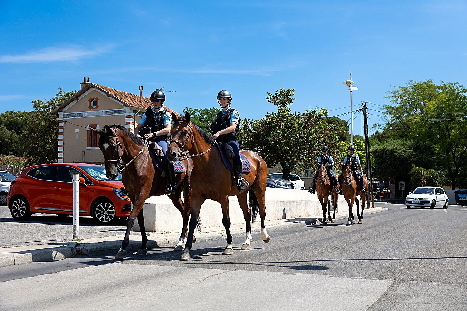 Dans le Var, la Garde républicaine à cheval en patrouille estivale