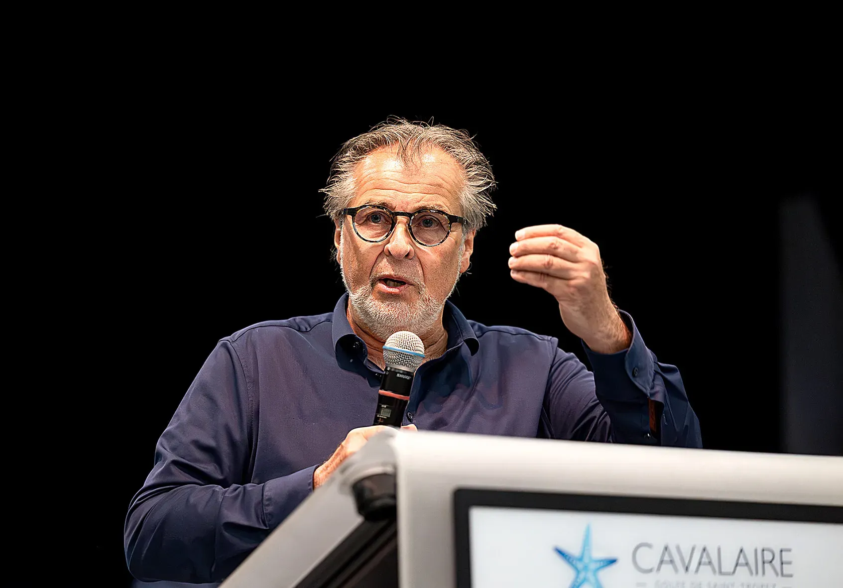 Philippe Leonelli : « Être maire de tous les Cavalairois, sans exclusive » À la suite de cette réu- nion, Philippe Leonelli a souhaité prendre la parole dans La Gazette du Var.