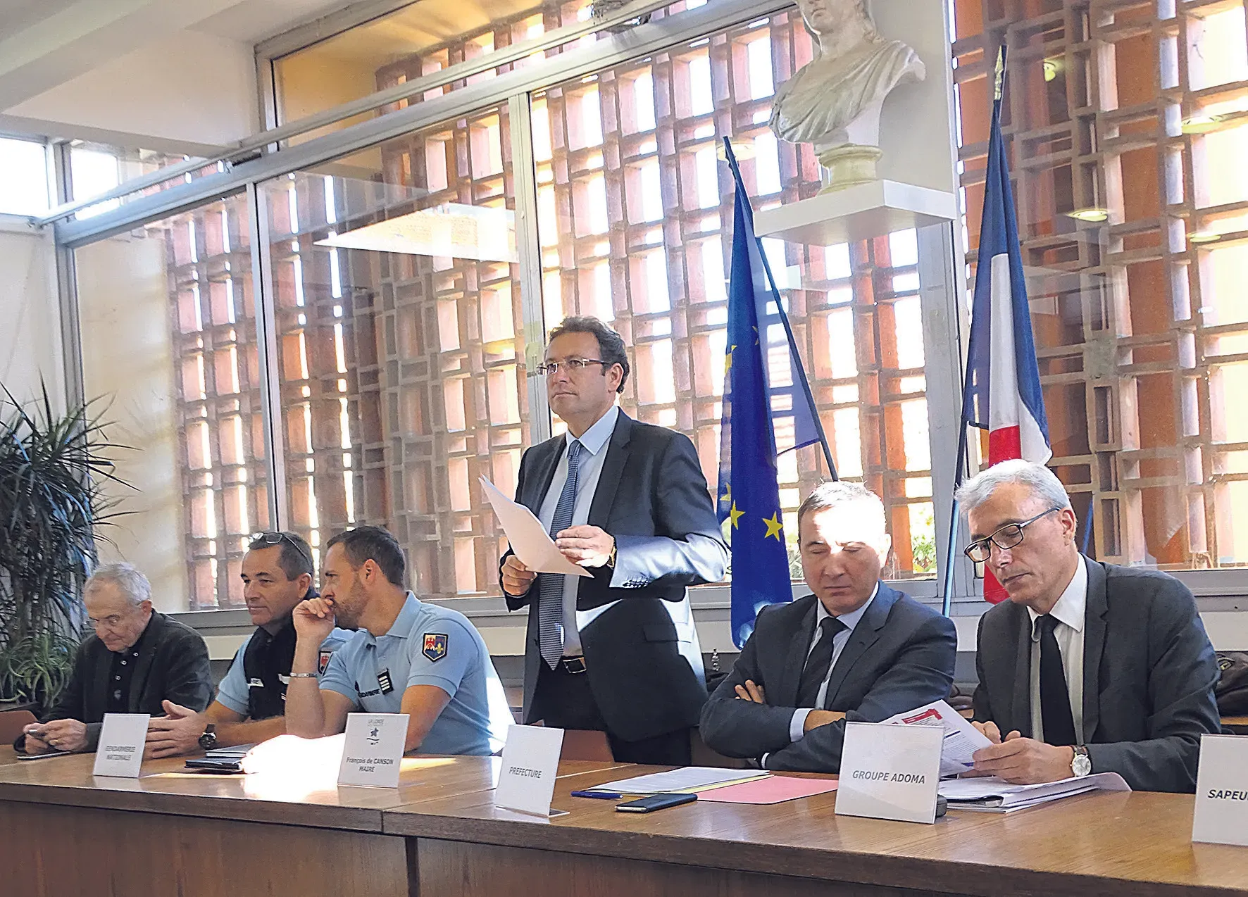 Le point avec le maire de La Londe-les-Maures.