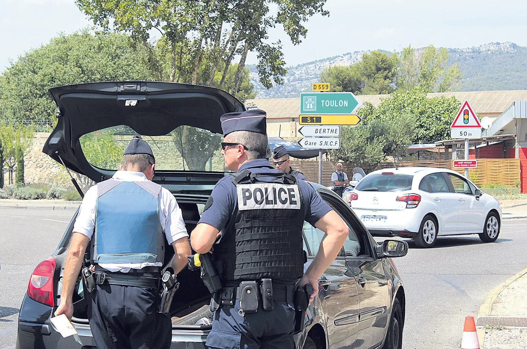 En baisse pour la police, en hausse pour les gendarmes