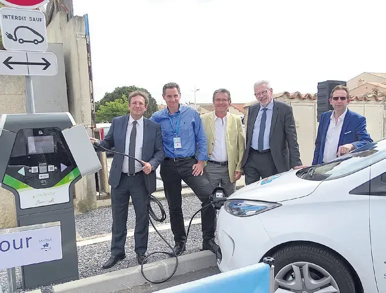 Deux bornes pour les véhicules électriques