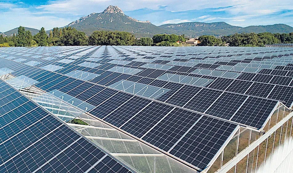 1,8 MW de serres photovoltaïques installées par REDEN SOLAR