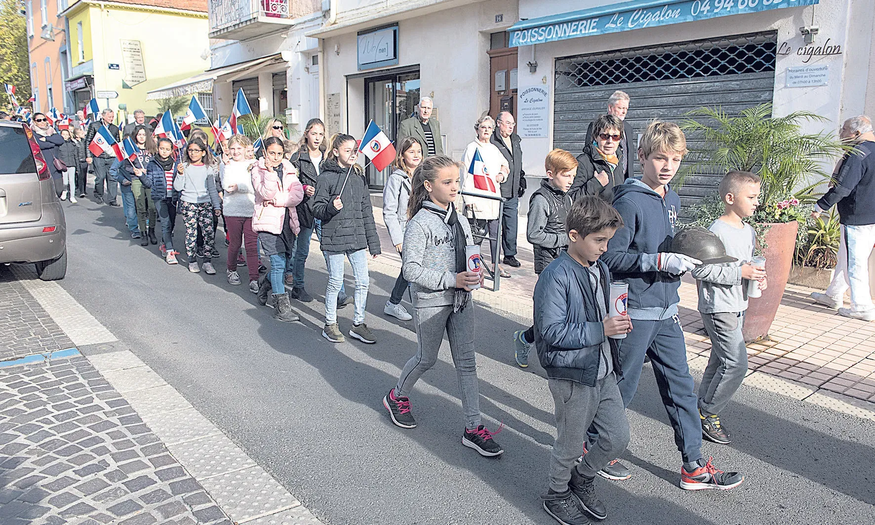Les élèves des écoles se recueillent en mémoire à la Grande guerre
