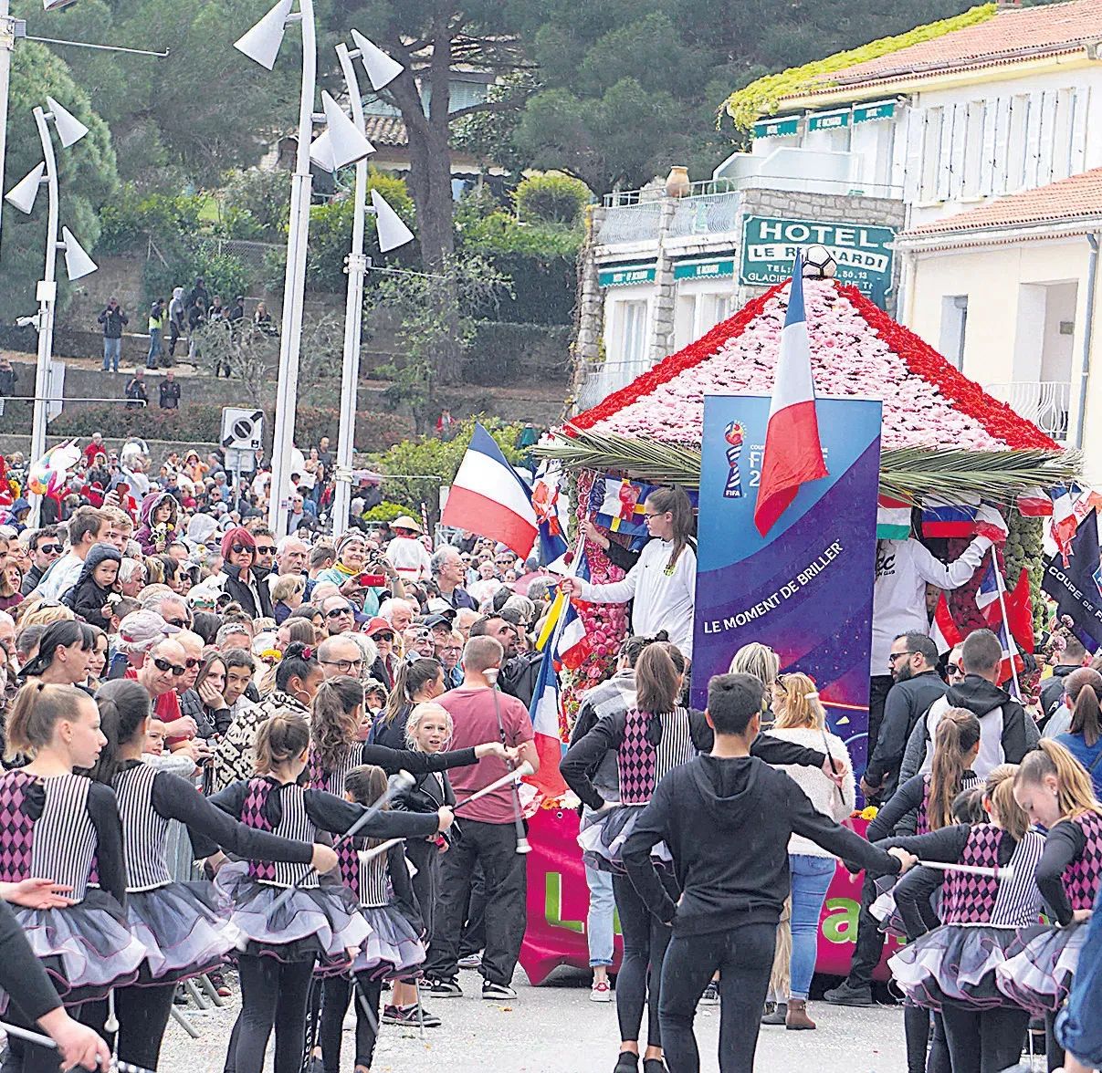 Le traditionnel corso fleuri lance la saison estivale !