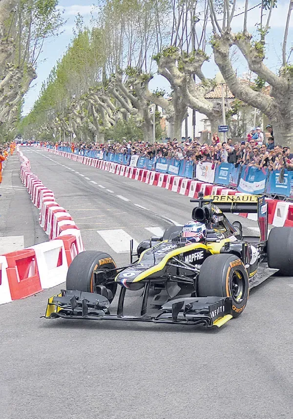 Le roadshow avec Renault F1 Team attire les foules