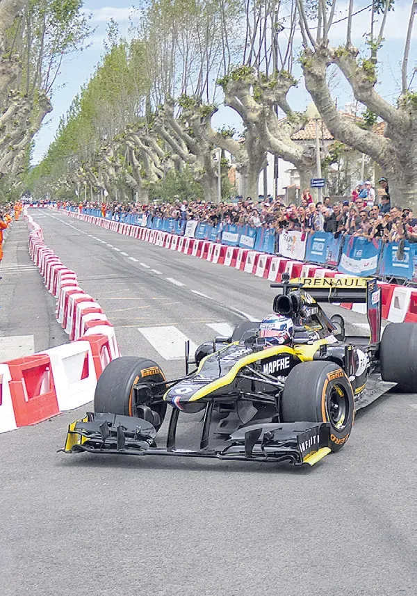 Le roadshow avec Renault F1 Team attire les foules