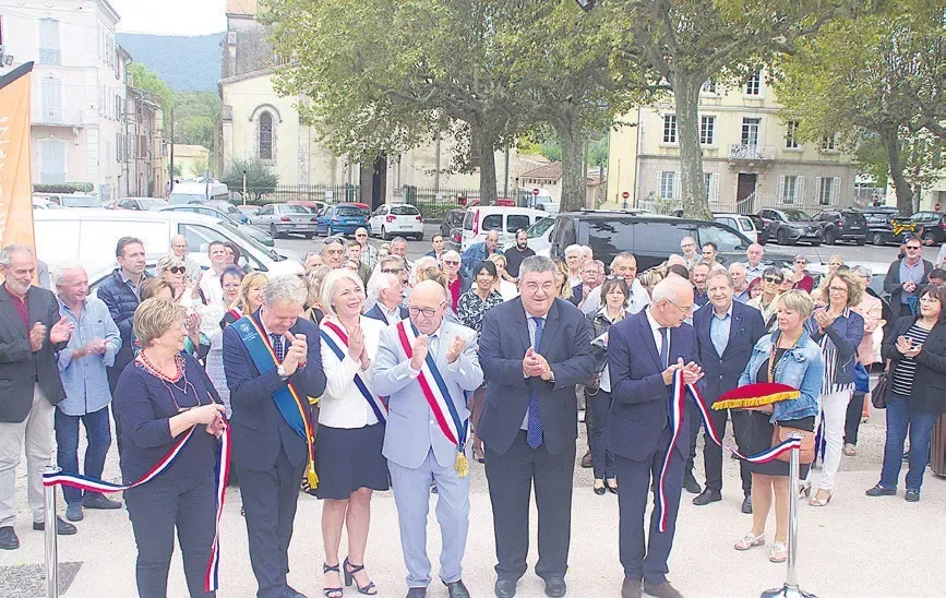 Gonfaron inaugure sa place de la Victoire !