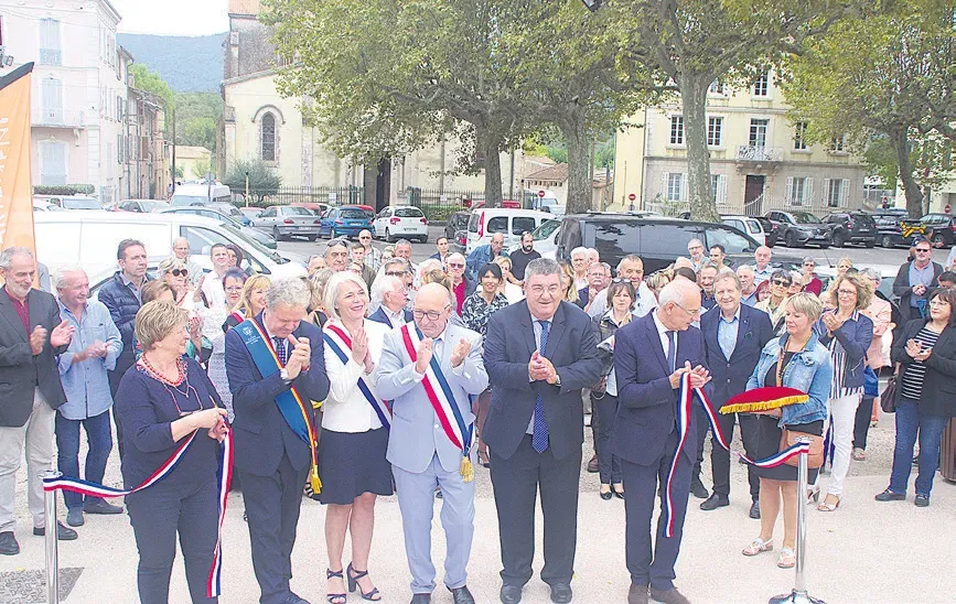Gonfaron inaugure sa place de la Victoire !